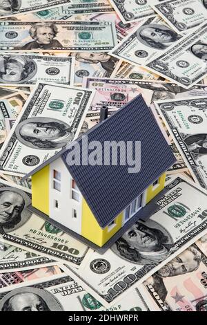Haus auf US-Dollar Geldscheine Stock Photo