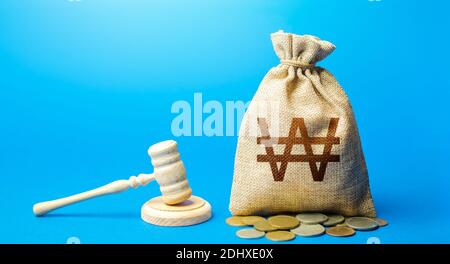 South korean won money bag and judge's gavel. Protection rights. Litigation, dispute resolution, conflict of interest settlement. Justice. Lawyer serv Stock Photo