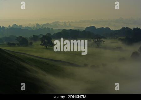 GREAT BRITAIN / England /Dovedale/Peak/Thorpe Cloud, in Dovedale, Derbyshire. Morning mists of Dovedale White Peak Stock Photo