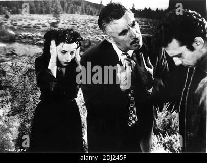 1958 , USA  : The italian movie actress ANNA  MAGNANI with Anthony franciosa and Anthony Queen  in  WILD IS THE WIND  ( Selvaggio è il vento )  by George Cukor , from the roman ' Furia ' by Vittorio Nino Novarese  - CINEMA - FILM - attrice ------ Archivio GBB Stock Photo