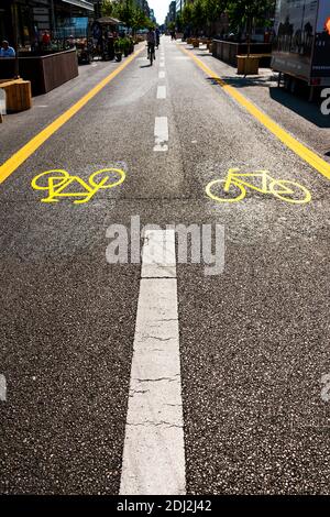 The Berlin Pilot Project Of The Car-free Shopping And Promenade In Friedrichstrasse In Mitte, Germany Stock Photo