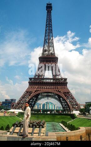 Eiffel Tower at Window of the World, Shenzhen, China Editorial Photo -  Image of destination, people: 52633111