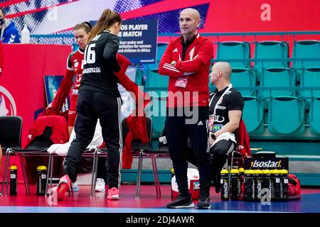 firo: 12.12.2020 Handball, women, women EM European Championship Germany - Hungary Gabor Elek of Hungary, coach | usage worldwide Photo - Alamy