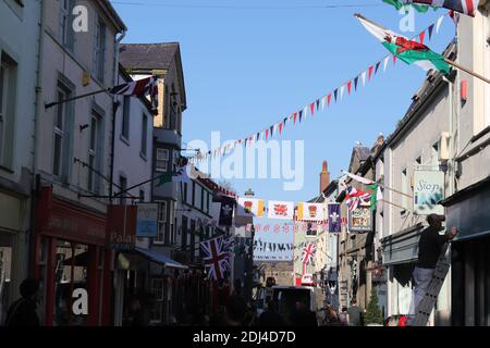 Netflix Drama the Crown filming the Investiture of Prince Charles at Caernarfon castles, North Wales Credit: Mike Clarke/ Alamy Stock Photos Stock Photo