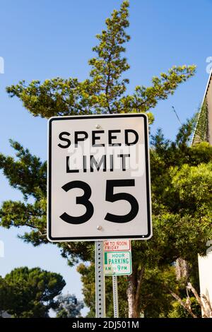 35 mph speed limit sign hi-res stock photography and images - Alamy