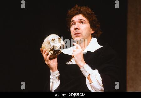 Frank Grimes (Hamlet) in HAMLET by Shakespeare at the Theatre Royal Stratford East, London E15  20/05/1981  design: Jocelyn Herbert lighting: Alan Jacobi director: Lindsay Anderson Stock Photo