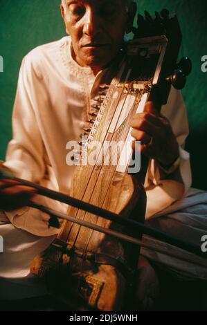 A sarangi player Stock Photo - Alamy