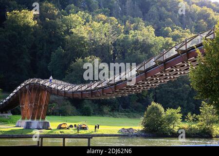 Essinge Bridge Essing / Germany - 18 09 2020: The wooden bridge Tatzlwurm is a sight ...