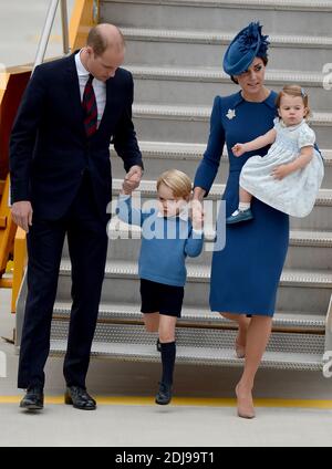 Prince William, Duke of Cambridge, Catherine, Duchess of Cambridge, Prince George of Cambridge and Princess Charlotte of Cambridge arrive at the Victoria Airport on September 24, 2016 in Victoria, Canada. Duchess of Cambridge wears a dress of Jenny Packham and blue hat by Lock and Co. Photo by Lionel Hahn/AbacaUsa.com Stock Photo