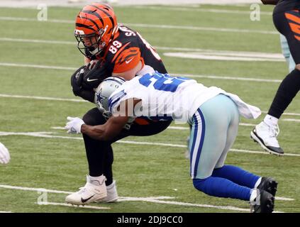 Cincinnati Bengals tight end Drew Sample (89) runs off the field after an  NFL football game against the New York Jets, Sunday, Oct. 31, 2021, in East  Rutherford, N.J. (AP Photo/Adam Hunger