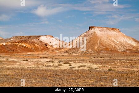 Striped mesa,  Kanku Breakaways Conservation Park, Coober Pedy, South Australia Stock Photo