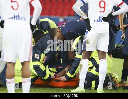 Neymar Jr of PSG, injured with a sprained ankle and consoled by Kylian Mbappe, leaves the pitch on a stretcher during the French / LM Stock Photo