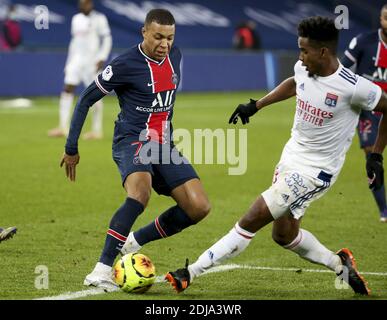 Kylian Mbappe of PSG, Thiago Mendes of Lyon during the French championship Ligue 1 football match between Paris Saint-Germain (P / LM Stock Photo