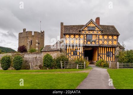 17th century timber framed gatehouse at Stokesay Castle, Shropshire, UK Stock Photo
