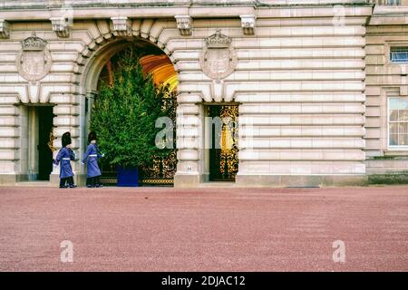 04.01.2012. London. England, United Kingdom. Ancient costume soldiers in front of the Buckingham palace are walking. Stock Photo