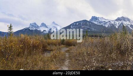 Snow capped The Three Sisters trio peaks and Mount Lawrence Grassi mountain in autumn. Beautiful natural scenery landscape at Canmore,Canadian Rockies Stock Photo