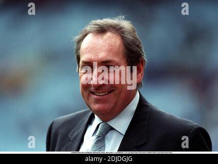GERARD HOULLIER (LIVERPOOL MANAGER) smiles, Wycombe 1 v LIVERPOOL 2, FA Cup Semi-Final, Villa Park, 010408. Photo: Glyn Kirk/Action Plus.2001.portrait.soccer.football.association.premier league.premiership.manager.managers.coach.coaches.smiling smile Stock Photo