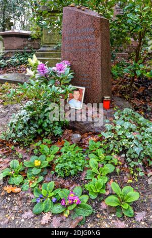 London/UK. 12.2.20. The grave of Alexander Litvinenko in western part of Highgate Cemetery in north London Stock Photo