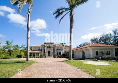 Exclusive!! This is the $15m Miami 7bed 8.5 bath residence that Beyonce  Knowles and Jay-Z toured recently. The couple are currently looking for a  home together in Miami. 1/26/06 Stock Photo - Alamy