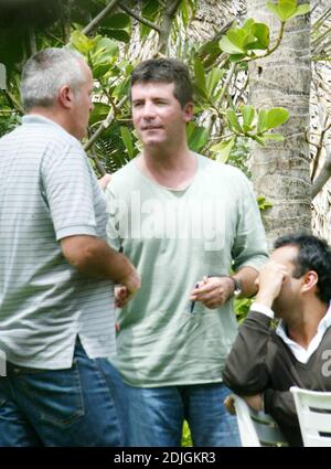 Exclusive!! Simon Cowell has lunch while attending the Sony/BMG