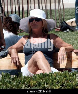 Exclusive!! Suzanne Somers has lunch with her family in Malibu, Ca. 8/26/06 Stock Photo