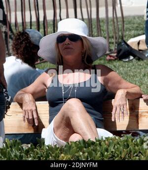 Exclusive!! Suzanne Somers has lunch with her family in Malibu, Ca. 8/26/06 Stock Photo