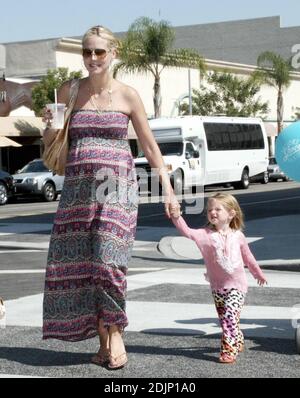 A heavily pregnant Heidi Klum and her two children Henry and Leni shop in Beverly Hills, ca. 8/31/06 Stock Photo