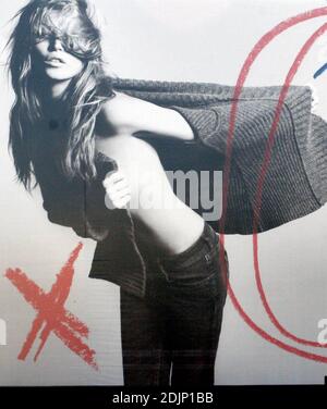CALVIN KLEIN 1996 Khakis Vintage Advertisement Fashion Kate Moss