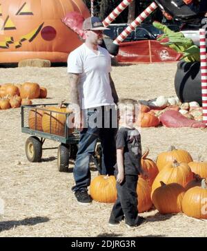 Rocker Fred Durst takes his son Dallas to the Pumpkin Patch in West Hollywood, Ca. 10/27/06 Stock Photo