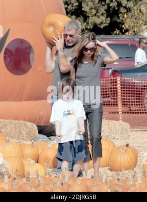 Calista Flockhart and Harrison Ford take little Liam on a pumpkin hunt in West Hollywood, Ca. 10/29/06 Stock Photo