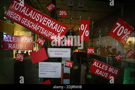 14 December 2020, Bavaria, Würzburg: A shop advertises in the city centre with discounts for discontinued business. Photo: Karl-Josef Hildenbrand/dpa Stock Photo