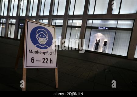 14 December 2020, Bavaria, Würzburg: A sign in the pedestrian zone indicates that masks are compulsory. Photo: Karl-Josef Hildenbrand/dpa Stock Photo