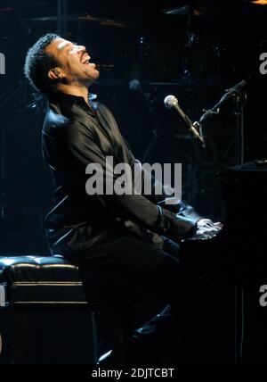 Singer Lionel Richie performs in concert at the Kodak Theatre in Los Angeles, California on 11/24/06. Stock Photo