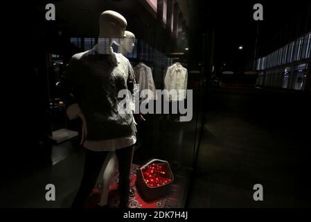 14 December 2020, Bavaria, Würzburg: Mannequins stand in a window decorated for Christmas in the deserted pedestrian zone. Photo: Karl-Josef Hildenbrand/dpa Stock Photo