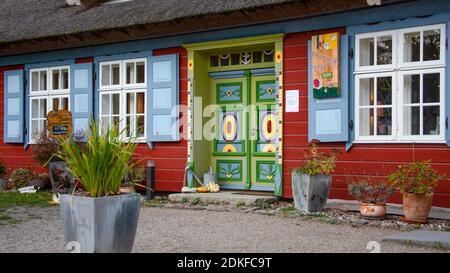 Germany, Mecklenburg-Western Pomerania, Prerow, Kulturkaten 'Kiek in', café with a typical Darß front door Stock Photo