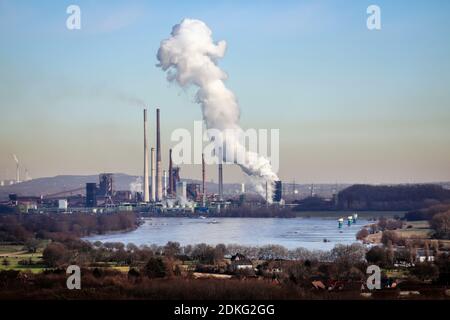 Duisburg, Ruhr area, North Rhine-Westphalia, Germany - ThyssenKrupp industrial landscape, view over the Rhine towards ThyssenKrupp Steel, here the Schwelgern coking plant. Stock Photo