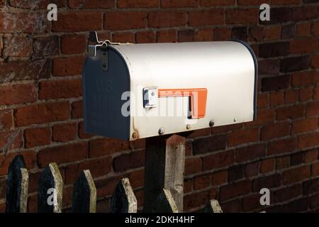 Silver Letterbox, US Style, American Mailbox, corrugated metal, red flag, newspaper box, letter box, communicate, delivery, letter post. royal mail. Stock Photo