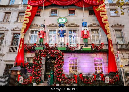 London, UK. 15 December 2020. Annabel's - Christmas decorations in front of the Private Members Club in Mayfair. Credit: Waldemar Sikora Stock Photo