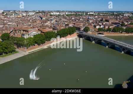 Toulouse (south of France): aerial view of the River Garonne and the quay 'quai de la Daurade' in the district of Capitole, in the historic center. On Stock Photo