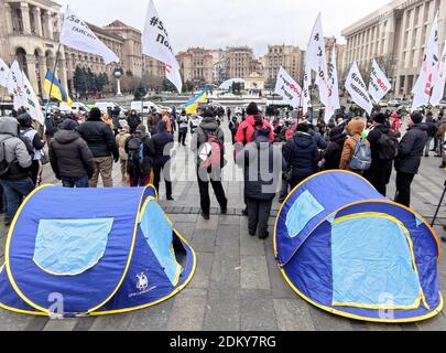 Non Exclusive: KYIV, UKRAINE - DECEMBER 16, 2020 - Tents of the protesters are seen during the #SaveFOP rally of individual entrepreneurs in Maidan Ne Stock Photo