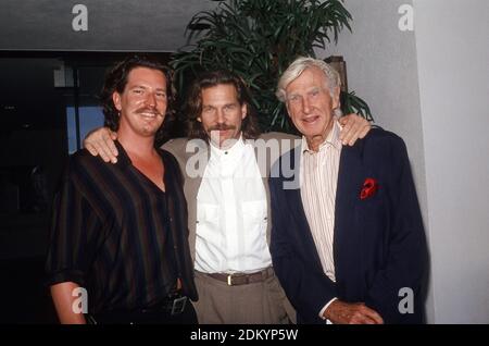 Stars of 'Blown Away,' Jeff Bridges, Lloyd Bridges and Director Stephen Hopkins, circa 1994 / File Reference # 34000-1146PLTHA Stock Photo