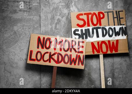 Protestive placard against coronavirus lockdowns against wall Stock Photo