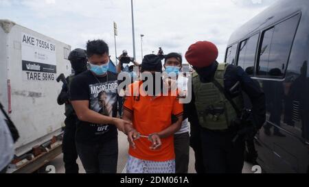 Tangerang, Indonesia. 16th Dec, 2020. Police escort 57-year-old Zulkarnaen, a senior leader of the Al-Qaeda-linked Jemaah Islamiyah (JI), who had been on the run for his alleged role in the 2002 Bali bombings, upon arrival at Jakartas Soekarno-Hatta International Airport. (Photo by Fajrin Raharjo/Pacific Press) Credit: Pacific Press Media Production Corp./Ģ����ý Live News Stock Photo