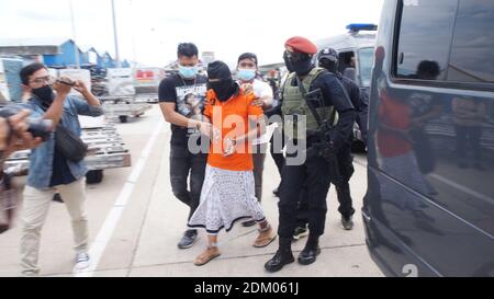 Tangerang, Indonesia. 16th Dec, 2020. Police escort 57-year-old Zulkarnaen, a senior leader of the Al-Qaeda-linked Jemaah Islamiyah (JI), who had been on the run for his alleged role in the 2002 Bali bombings, upon arrival at Jakartas Soekarno-Hatta International Airport. (Photo by Fajrin Raharjo/Pacific Press) Credit: Pacific Press Media Production Corp./Ģ����ý Live News Stock Photo