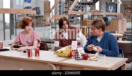 USA. Molly Ringwald, Emilio Estevez, Judd Nelson in a scene from the  ©Universal Pictures film: