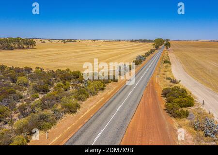 Road running through hinterland of Western Australia Stock Photo