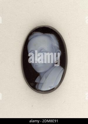 Cameo, Paste, Head of amn three-quarters to the left. Upright oval, white on black., USA, late 19th century, jewelry, Decorative Arts, Cameo Stock Photo