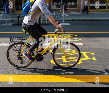 The Berlin Pilot Project Of The Car-free Shopping And Promenade In Friedrichstrasse In Mitte, Germany Stock Photo