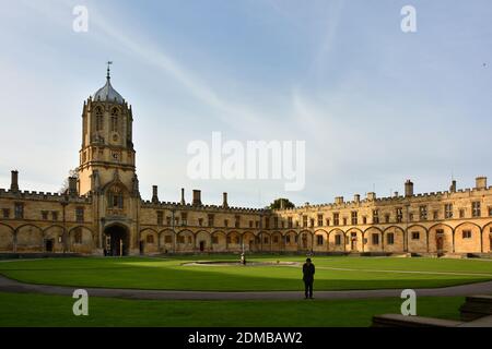 Tom Tower, Mercury fountain and the Great Quadrangle, Christ Church College, Oxford, England, UK Stock Photo