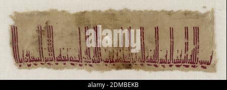Fragment of a garment with embroidered inscription, Medium: silk embroidery, linen foundation Technique: embroidered on plain weave, Natural linen ground with Arabic inscription embroidered in red silk. Translation: 'In the name of God, the Merciful, the Compassionate. Praise be to God, Lord of the Worlds. Glory from God to the Caliph, Ja'far Allah (sic) al-Muqtador Billah.', Elements of one set of the linen plain weave were removed to prepare the foundation for rows of back stitch using red silk. The serifs and tails are satin stitch using red silk., Egypt, 908–932 AD, embroidery & stitching Stock Photo